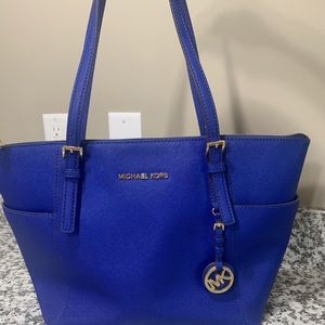 Michael Kors Jet Set Zip Top Tote Bag